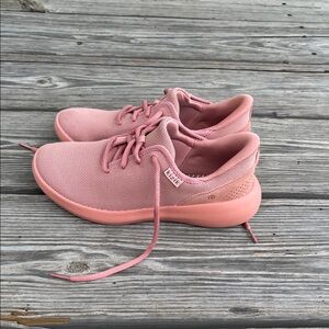 Kizik Lightweight Women's Pink Knit Sneakers — Casual Comfort